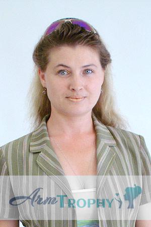 72594 - Larisa Age: 39 - Russia