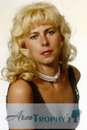 72998 - Ludmila Age: 45 - Russia