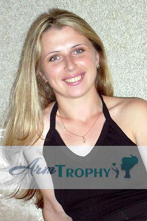 72999 - Svetlana Age: 36 - Russia