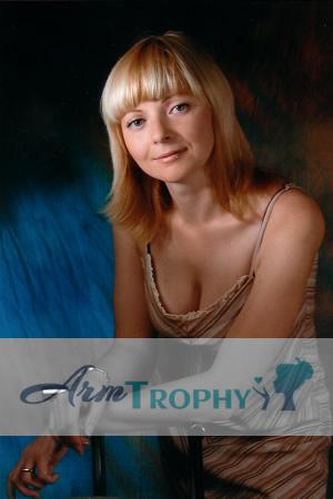 74315 - Svetlana Age: 39 - Russia