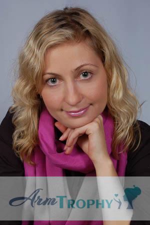 76122 - Yulia Age: 36 - Russia