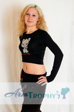 83798 - Olga Age: 28 - Russia